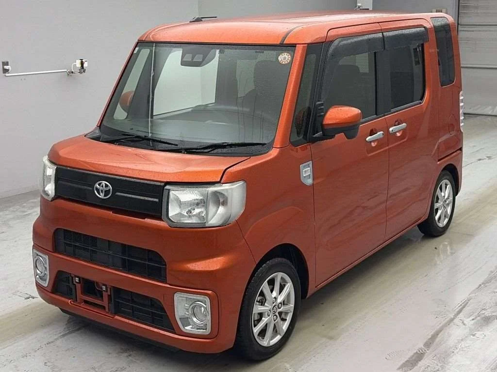 Toyota Pixis Mega LA700A 2021